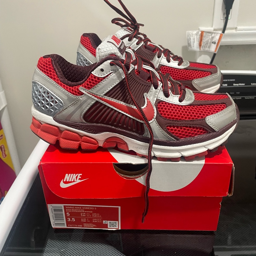 Nike Vomero 5